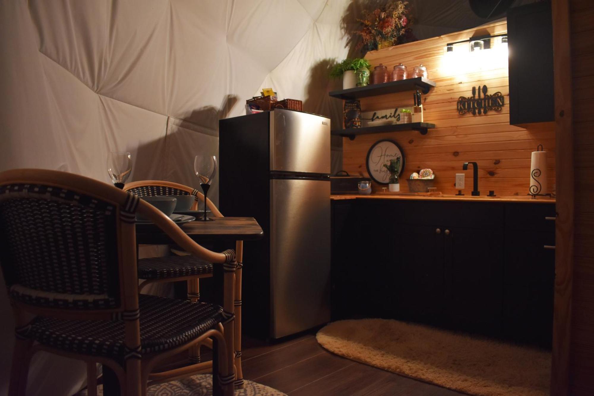 ホテル Waterfront Luxury Glamping Dome Rogersville エクステリア 写真