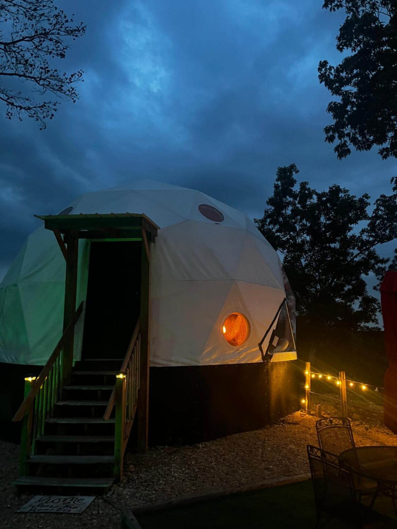 ホテル Waterfront Luxury Glamping Dome Rogersville エクステリア 写真